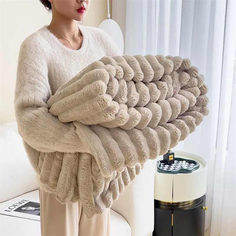 Faux Rabbit Velvet Solid Blanket Nordic Striped Nap Flannel Blankets for Office Multi-Functional Skin-Friendly Home Decoration H251216 - view 3