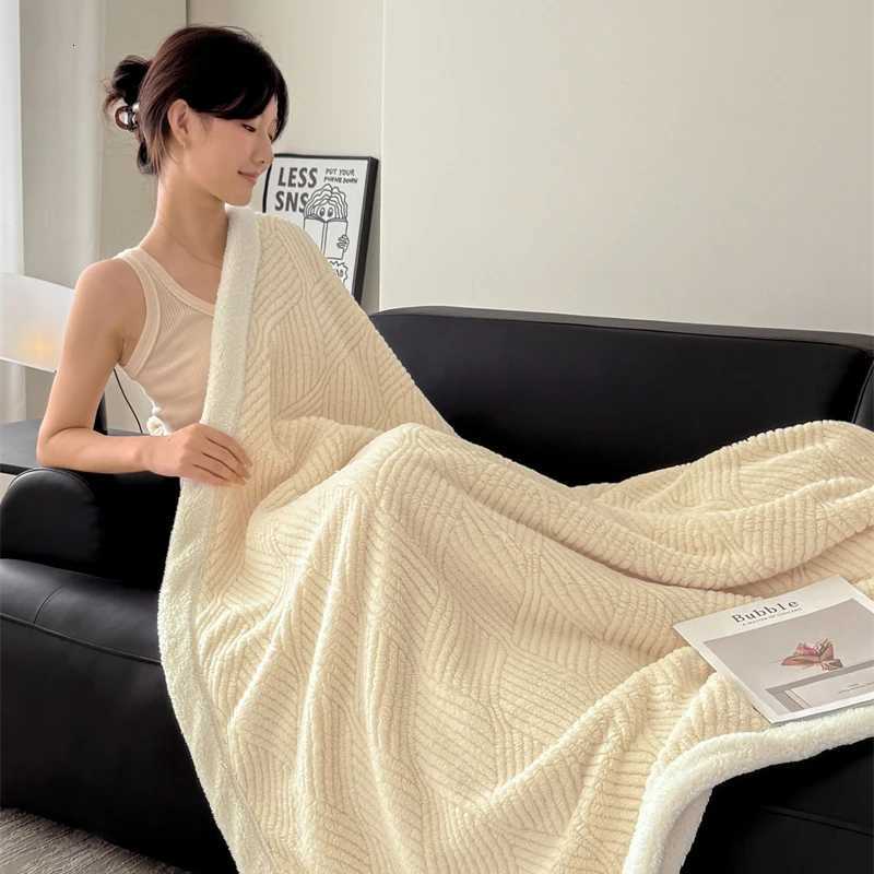 Artificial Lambswool Autumn Winter Jacquard Blanket Thickened Warmth Multi-functional Sofa Blankets Warm Comfortable Nap Blanket H251216 - view 5