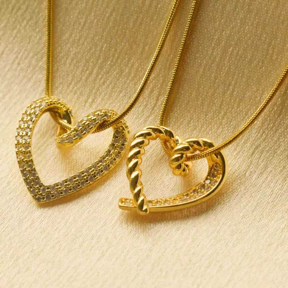 Stereoscopic StainlESS Steel Will Not Fade Small Peach Heart Golden Necklace for Women Heart Pendant CollaRBone Chain Gift M251216