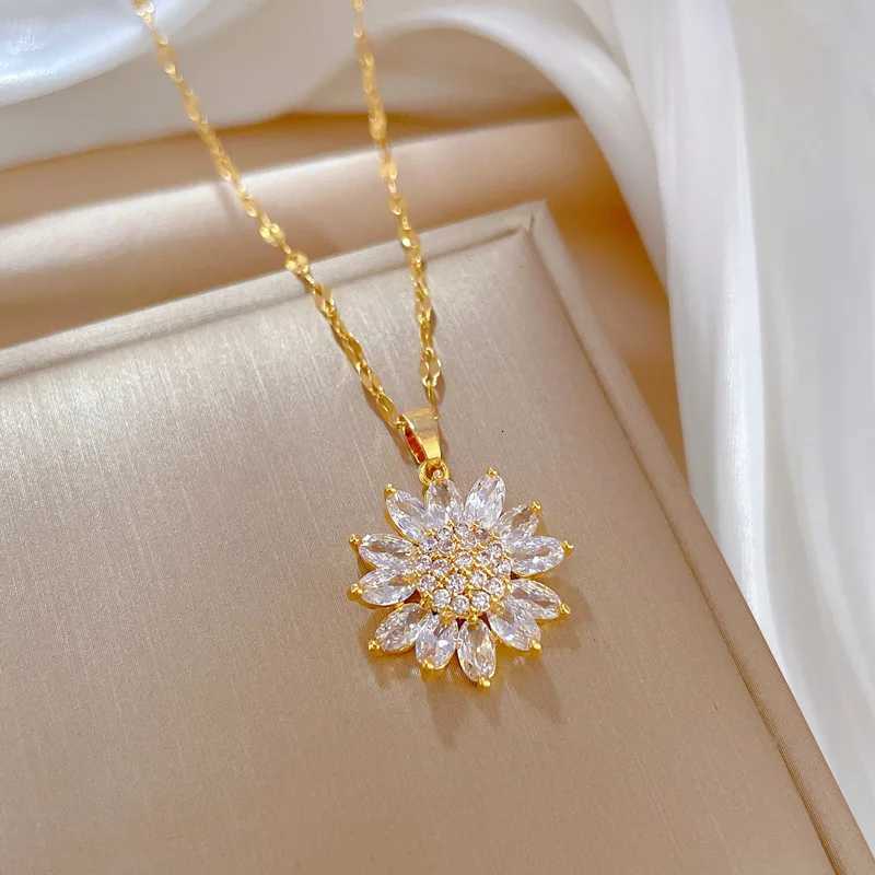 Luxury Zircon Sunflower Pendant Necklace for Women Gold Color Metal Full Zircon Sunflower Necklace Couple Wedding Jewelry M251216