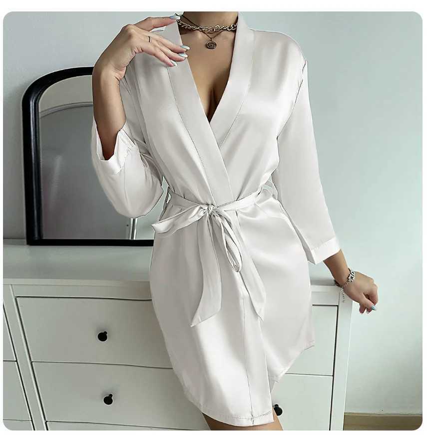 Womens Short Kimono Robe Silky Satin Bathrobe Bride Bridesmaids Getting Ready Sleepwear Soft Nightgown C251216