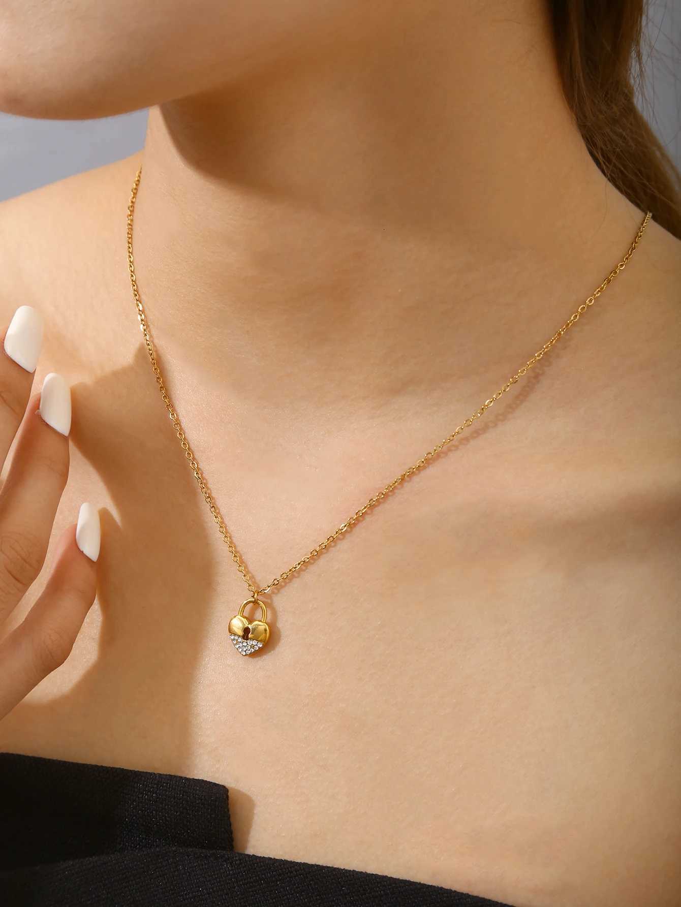 Niche Delicate Temperament Romantic StainlESS Steel 18K Gold Plated With Diamonds Lock Pendant CollaRBone Chain Female M251216