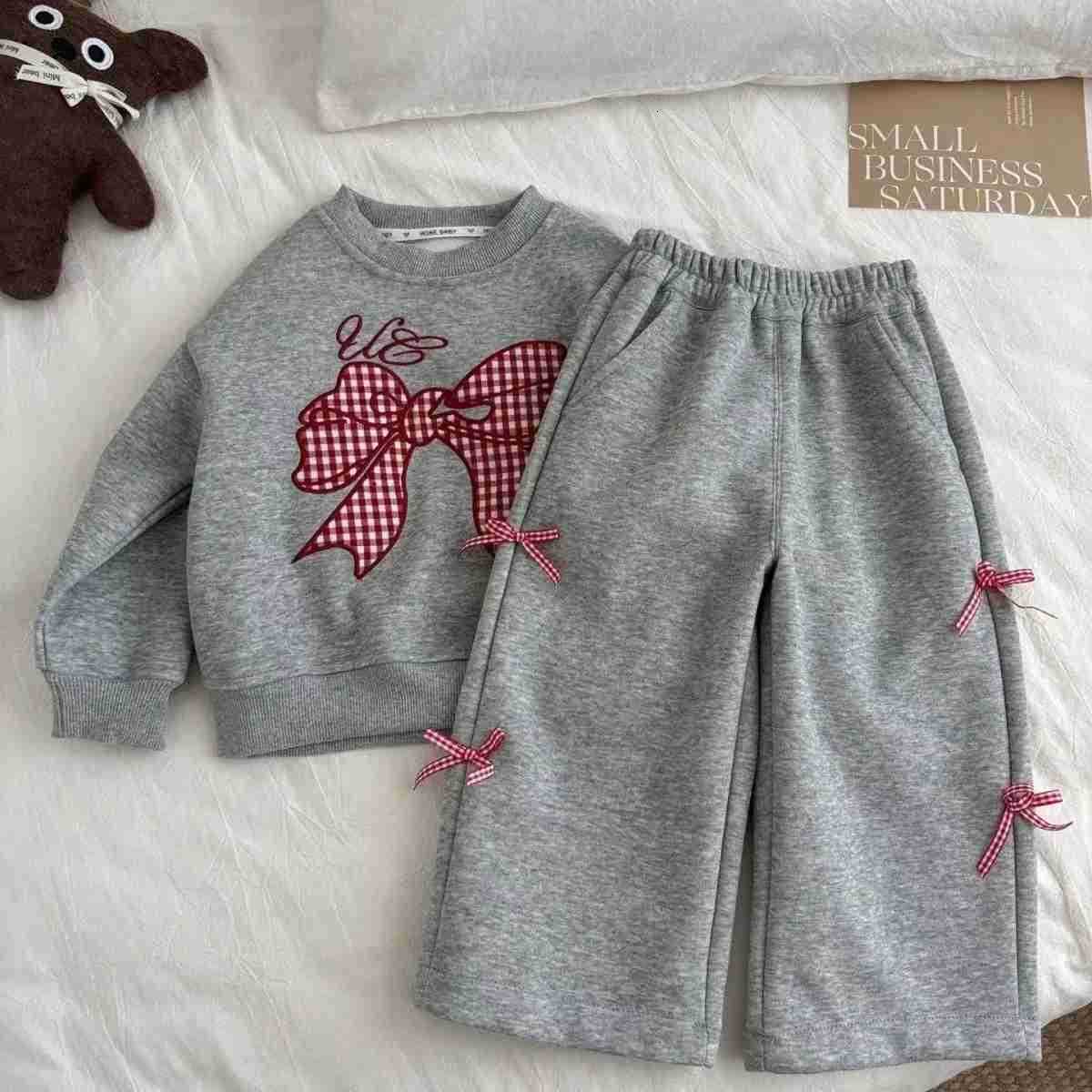 Sanrio Spring Sweet Baby Girls Clothes Set Kid Girls Cartoon Sweatshirts Pullover Top and Pants Suit Children Fashion Tracksuits H251216