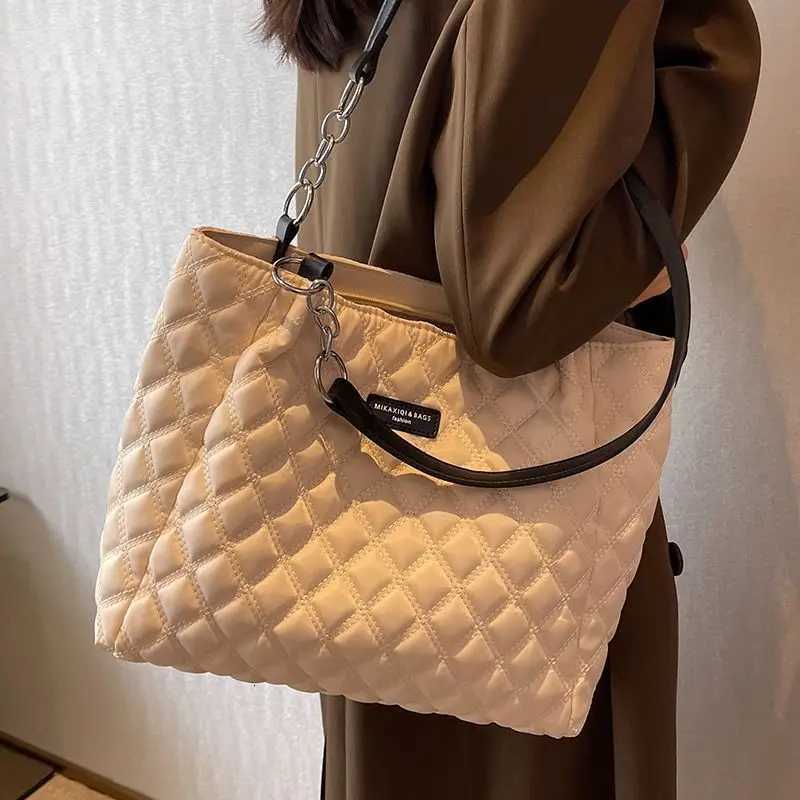 Womens Large Capacity Shoulder Bag Quilted Tote Bag Fashion All-match Commuter Bag M251216