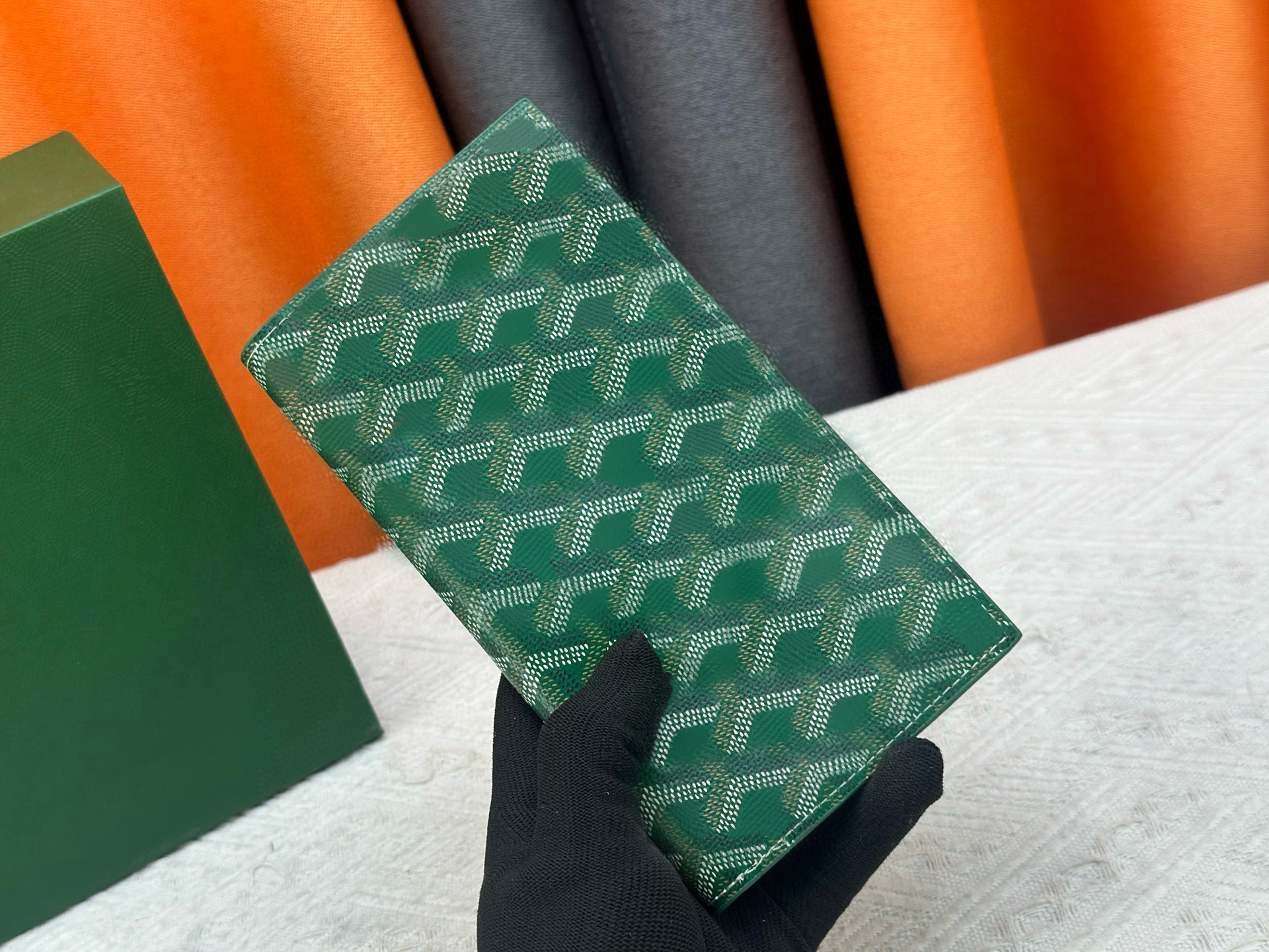 Designer Woman Card holder Wallet Multi-Card Slots InteriorvWhite Contrast Stitching Compact Slim Design with Fine Leather Lining Lady Phone Case Pocket