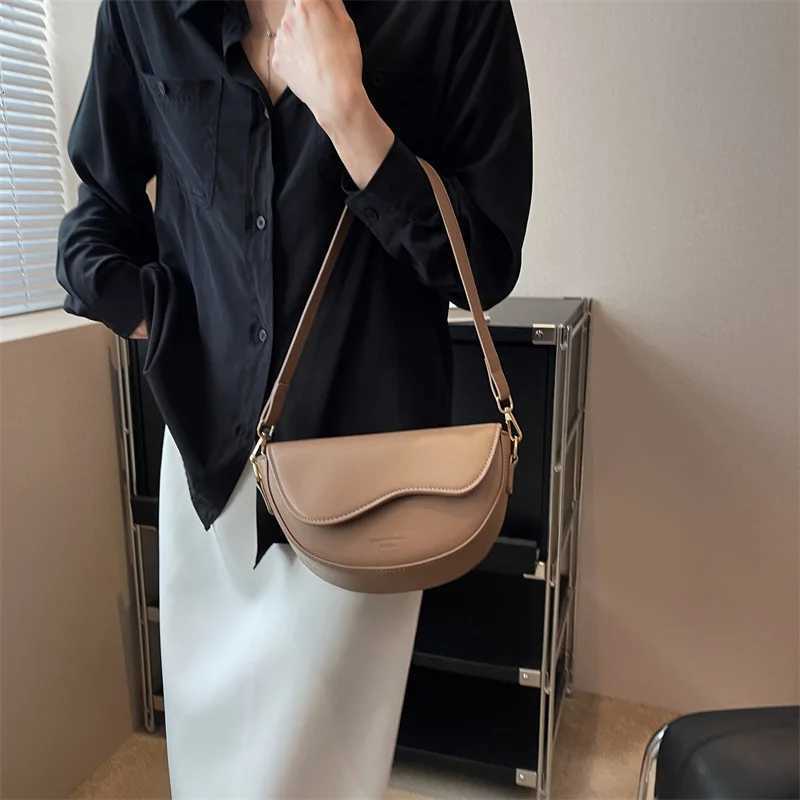 Fashion Small PU Leather Saddle Armpit Bags for Women Vintage Designer Shoulder Crossbody Bag Small Flap Purse and Handbags M251216
