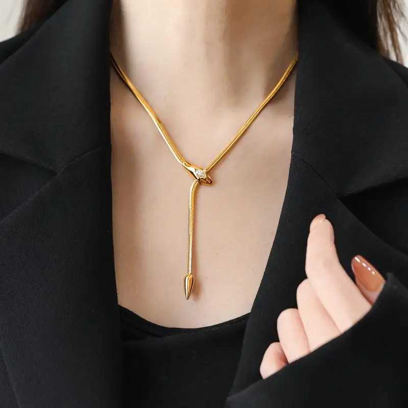 Womens Titanium Steel Gold Plated Design Snake Zircon Necklace Womens Clavicle Chain Snake Neck Chain M251216