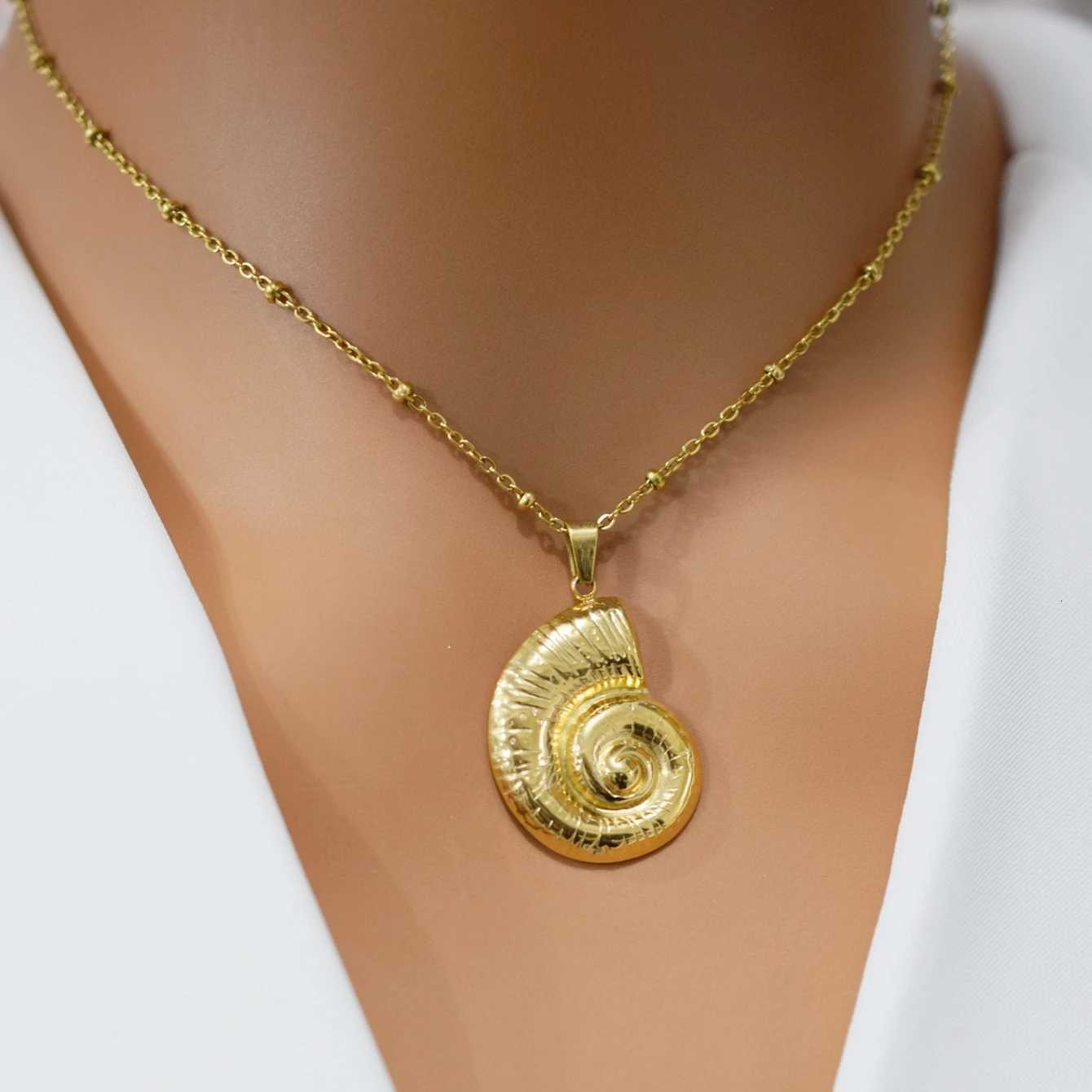 Hot Sale Stainless Steel Conch Necklace Gold Plated Titanium Steel Conch Shell Clavicle Chain M251216
