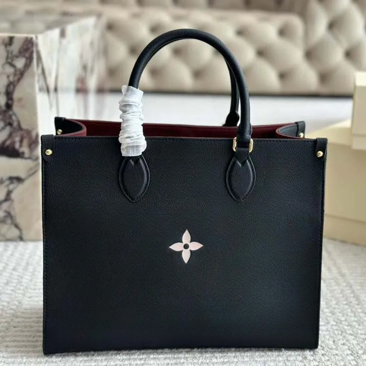 Luxury Fashion Handhold Large Capacity Leather Bag With Shoulder Girdle Ladyship Exquisite Single Item Designer Classic Style Autumn and Winter Selection Tote