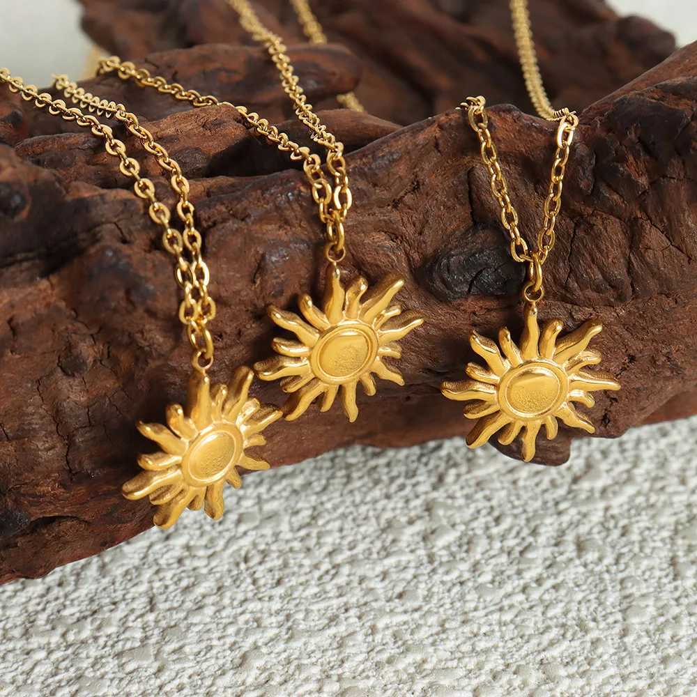 Minimalist Sun Necklace 18K Gold Plated Tarnish Free Stainless Steel Sun Pendant Necklace for Women M251216