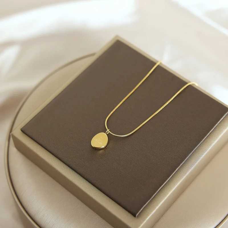 Hot Sale Golden silver Beanie Letter Brand Necklace Women Summer Clavicle Chain Exquisite Pendant Necklace M251216