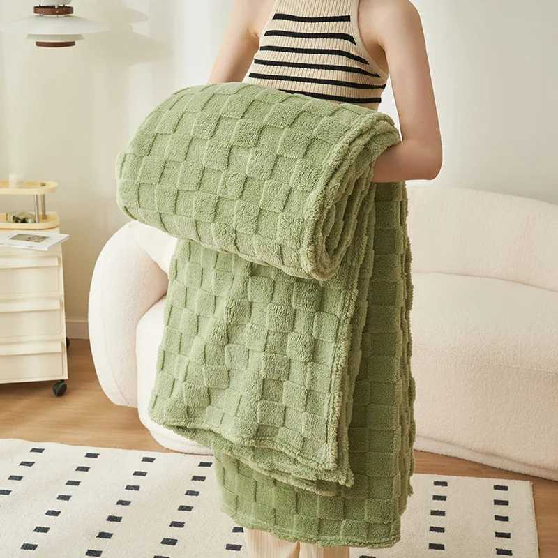 Winters Thickened Monolayer Taffu lamb Wool Green Blanket Plaid Simple Warm Flannel Blanket for Soft Sofa Blanket Bed cover H251216 - view 3