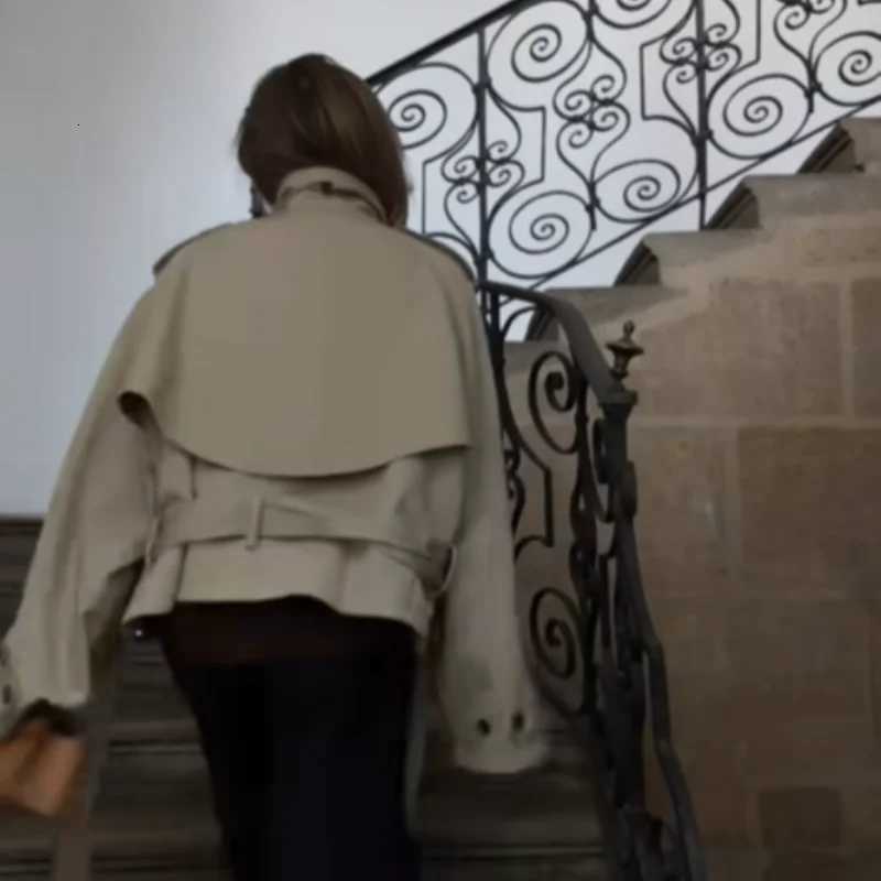 Modest Windbreaker Loose Designers Office Female Retro Trench Coat Women Fashion Casual Chic Jacket Commuting Fall Street WearT251216