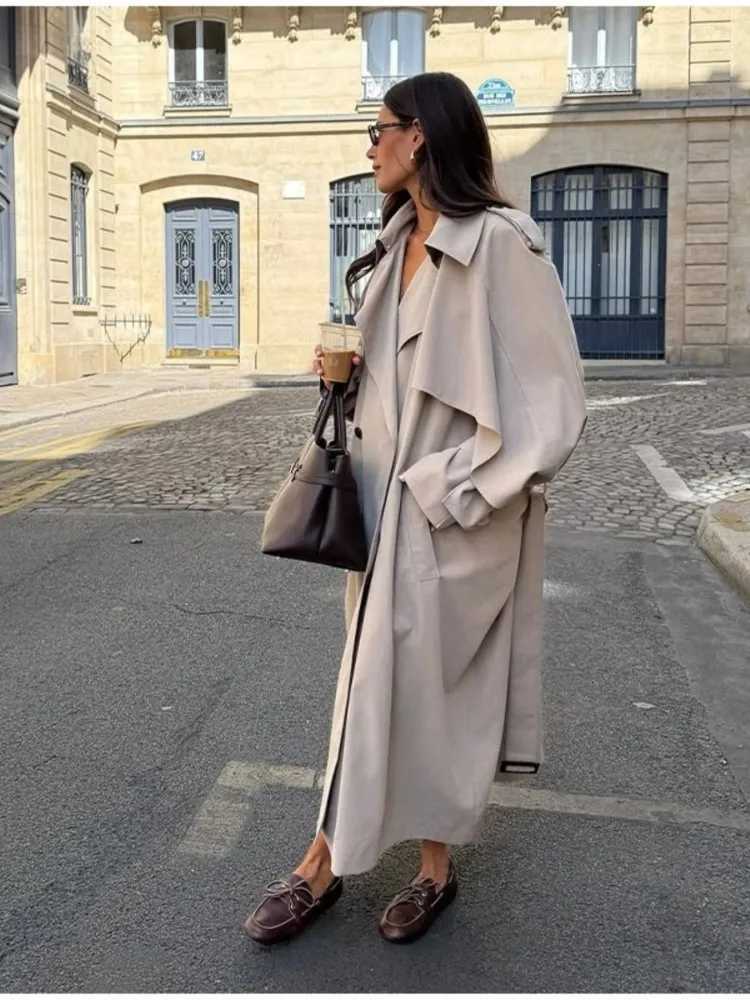 Autumn Women Double Breasted Long Trench Coat with Belt Casual Tierred Lapel Collar Long Sleeves Windbreaker Womens OuterwearsT251216