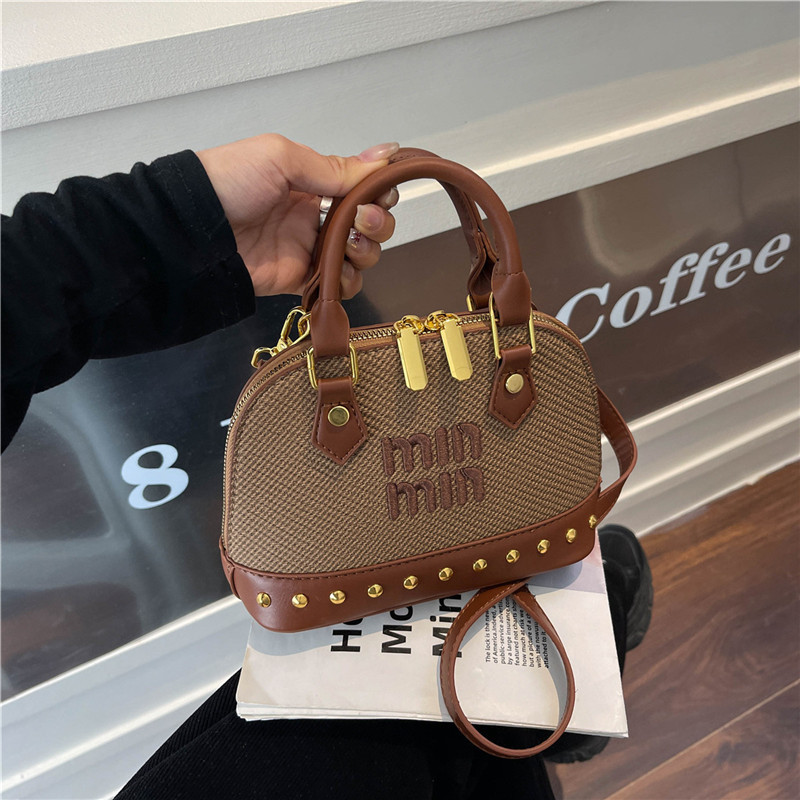 new Free delivery designer shoulder bag Fashionable casual workplace minimalist texture commuting crossbody bag