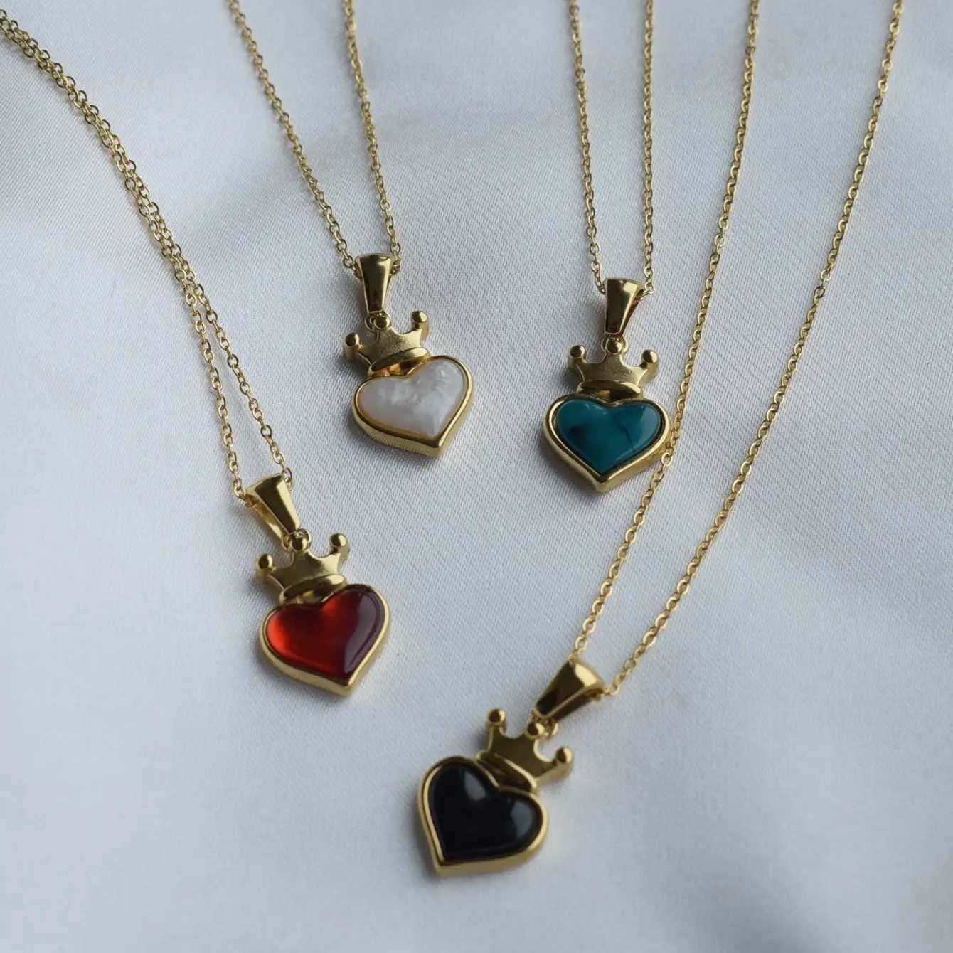 Stainless Steel Heart Shaped Zircon Necklace 18K Gold Plated Pendant Crown Clavicle Chain for Women M251216