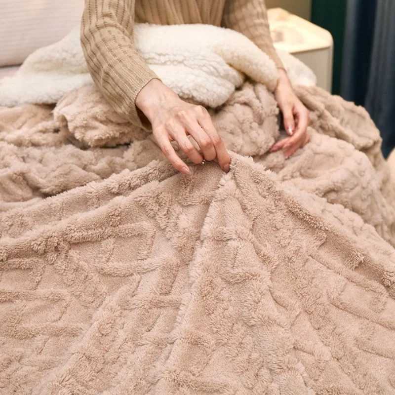 Thickened Thermal Double Layer Fleece Comfortable Blanket Hemming Tafu Blanket Casual Sofa Single Double Blanket Small Quilt H251216 - view 7