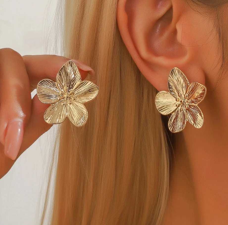 Popular Womens Fashion Earrings Flower Alloy Retro Style Womens Party Accessories Gifts G251216
