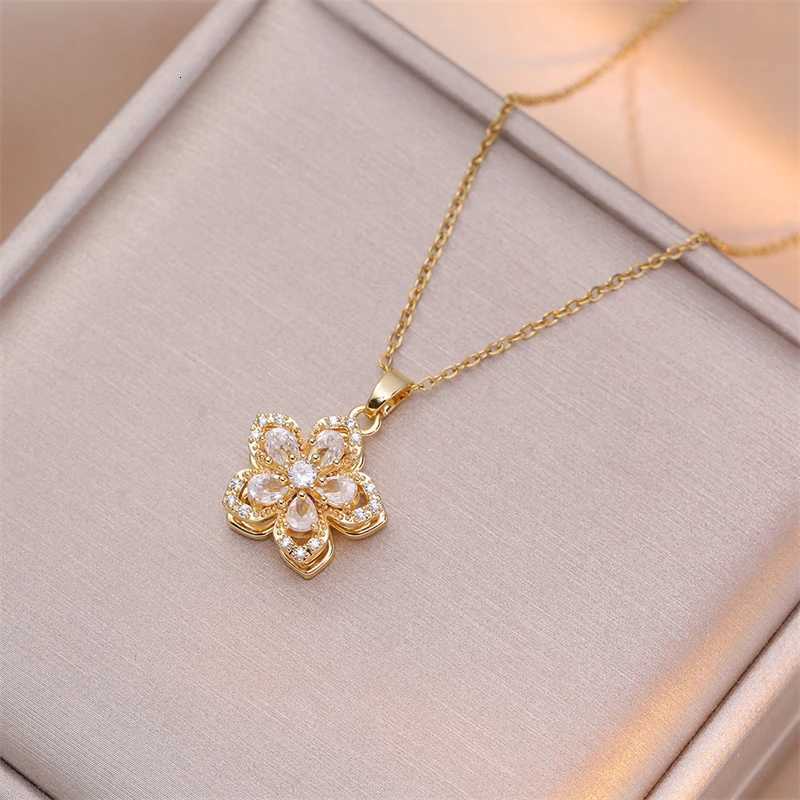 Korean Fashion Rotatable Crystal Flower Heart Pendant Necklaces for Women Stainless Steel Chokers Wedding Party Jewelry M251216