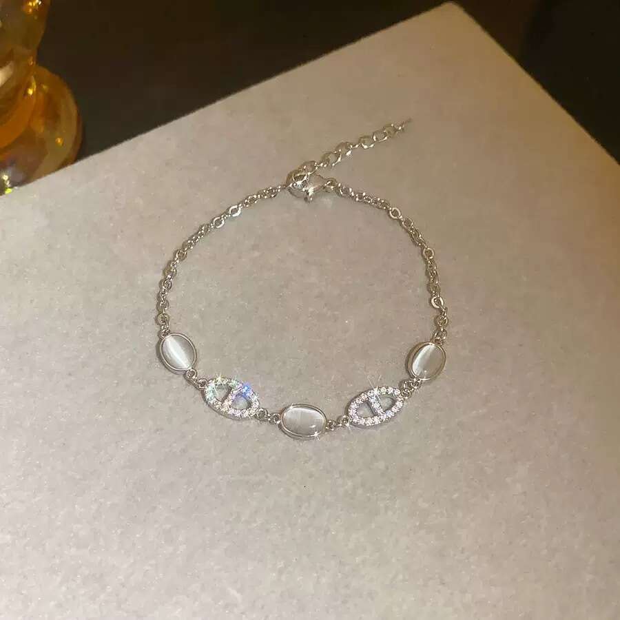 Zircon Oval Cat's Eye Stone Pig Nose Pendant Palace Style Elegant Temperament Bracelet Light High-end Sense Jewelry