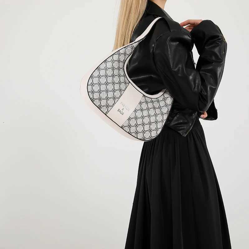 Vintage Letters Design Shoulder Crossbody Bags for Women Handbag and Purses Underarm Messenger Bags Female High Quality Hobo Bag M251216