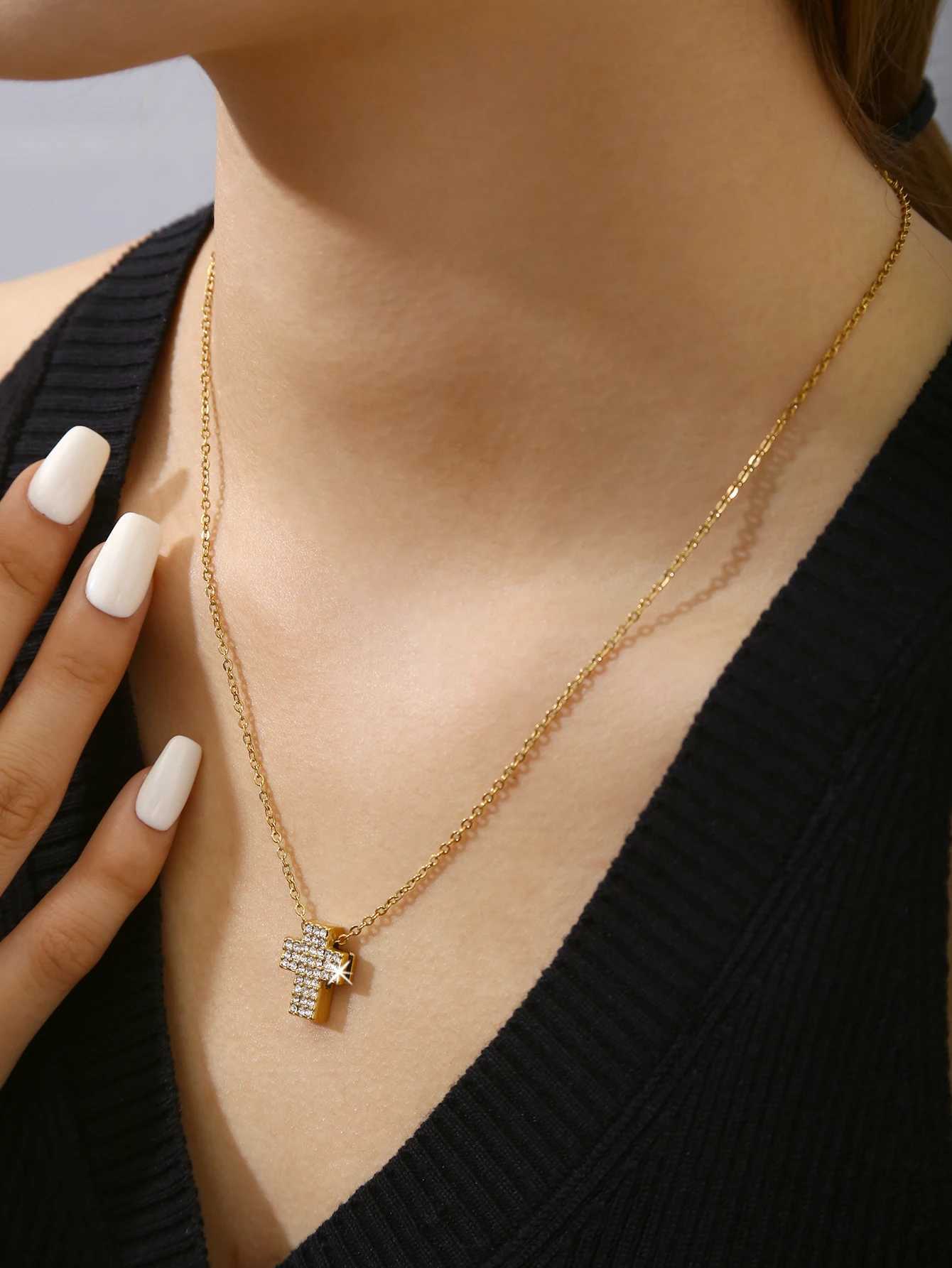 Trendy Temperament Versatile Personality Stainless Steel 18K Gold-Plated Full Diamond Cross Pendant Collarbone Chain Female M251216