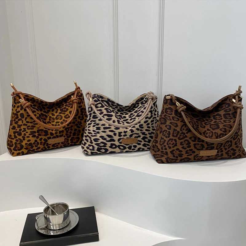 Autumn Winter New Large Capacity Womens Bags Fashion Leopard Print Tote Premium Texture Versatile Commuting Shoulder Armpits M251216