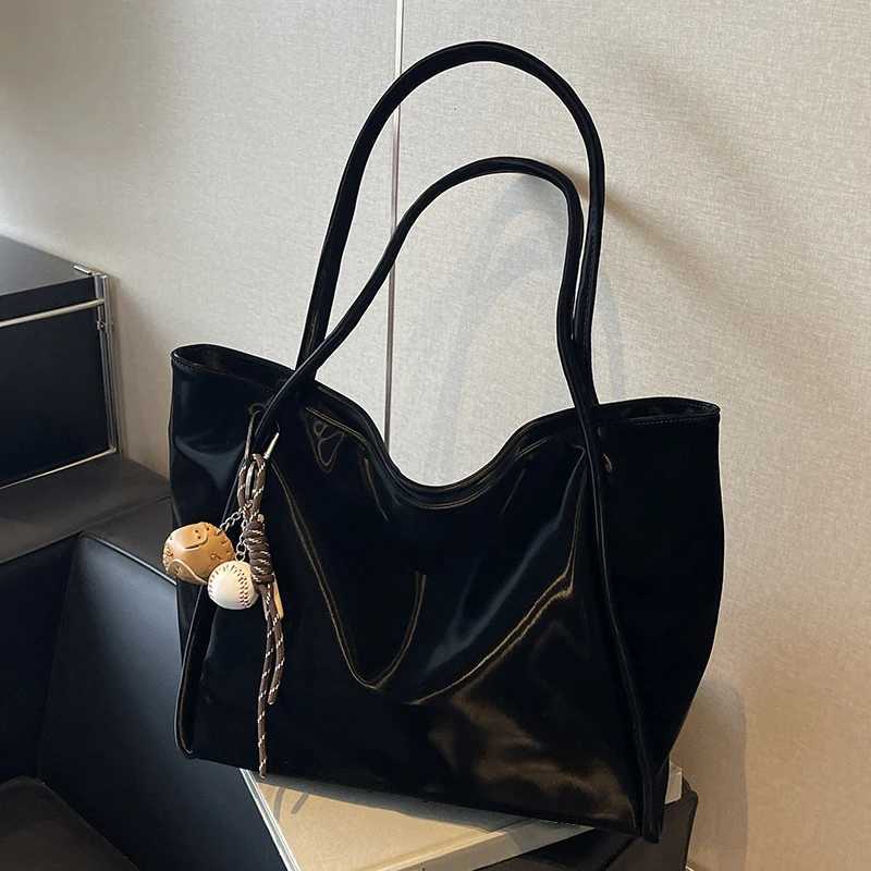 Black Large Capacity Tote Bag For Women New Simple Soft PU Leather Shoulder Bags Female Commuting Shopping Handbags M251216