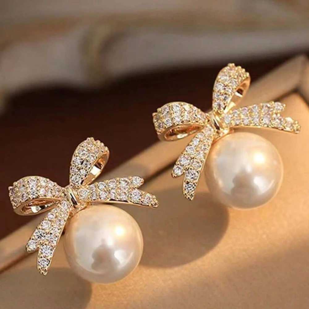 1 Pair Womens Silver Needle Earrings with Diamond Imitation Pearl Inlay Fashionable Niche Design Elegant Jewelry Earrings G251216