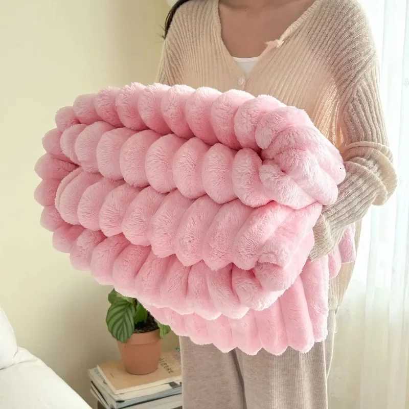 Multifunctional Flannel Blanket Thickened Material Suitable for Bedroom 1 Piece of Plush Blanket with Wide Terms Solid Color H251216 - view 4