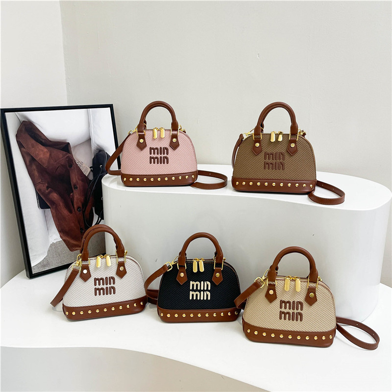 new Free delivery designer shoulder bag Fashionable casual workplace minimalist texture commuting crossbody bag