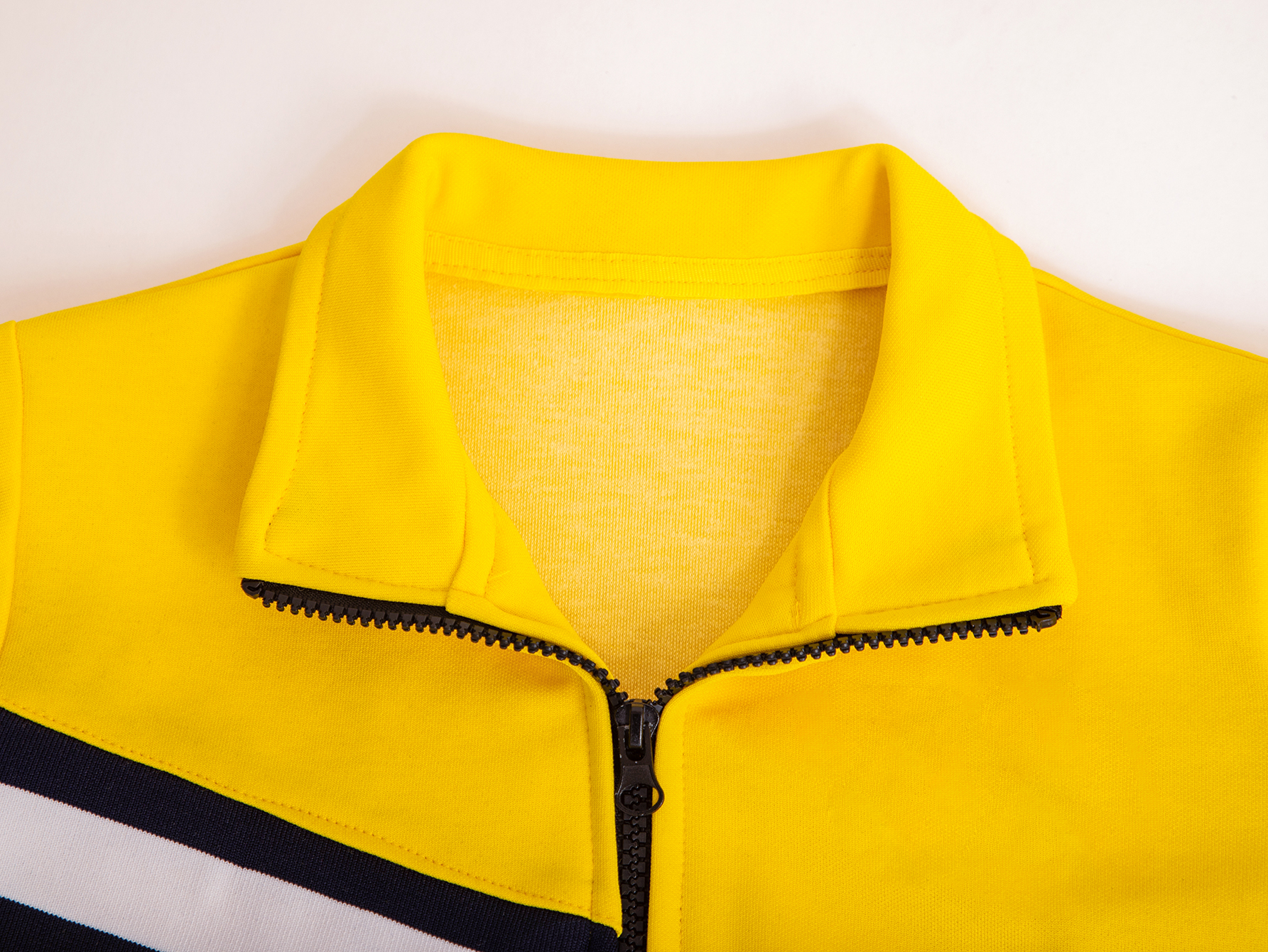 Activewear yellow and navy blue color combination sports outfit