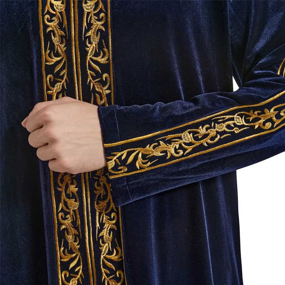 Middle East Muslim Gold Velvet Embroidery Mens Robe Arabian Islamic Prayer Dress National Costume Noble Luxury Long-sleeved Top W251216