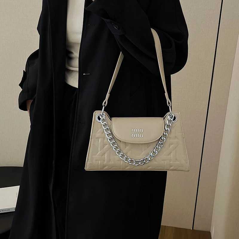 Commuter Crossbody Bag - Vintage-Inspired Leather Tote With Paris Designer Lettering Minimalist Womens Large Capacity M251216