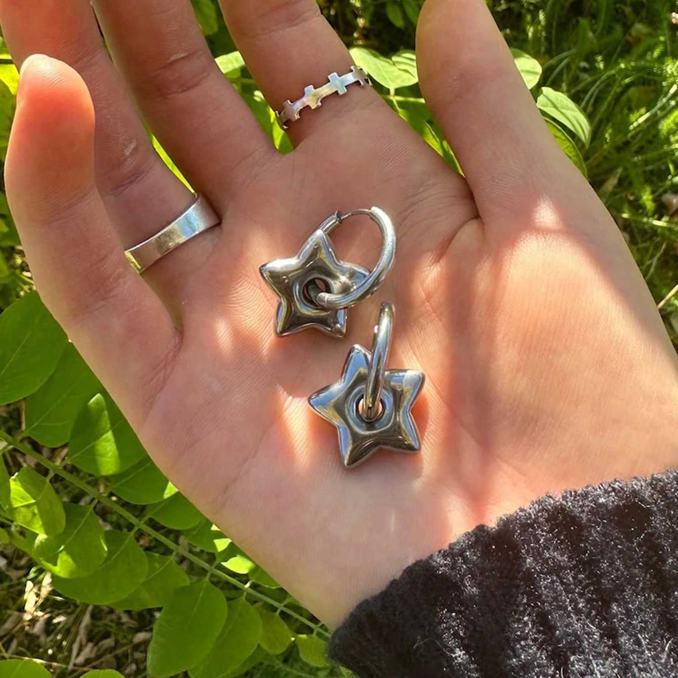 1 pair of y2k minimalist punk celebrity stainless steel star earrings G251216