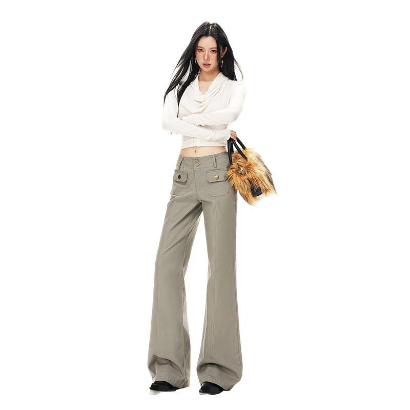 The new high street three-dimensional pocket design for the winter featuring street functional straight-leg slimming and slightly flared casual pants 