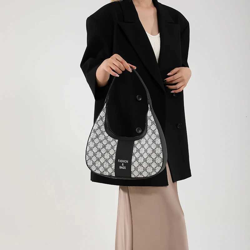 Vintage Letters Design Shoulder Crossbody Bags for Women Handbag and Purses Underarm Messenger Bags Female High Quality Hobo Bag M251216