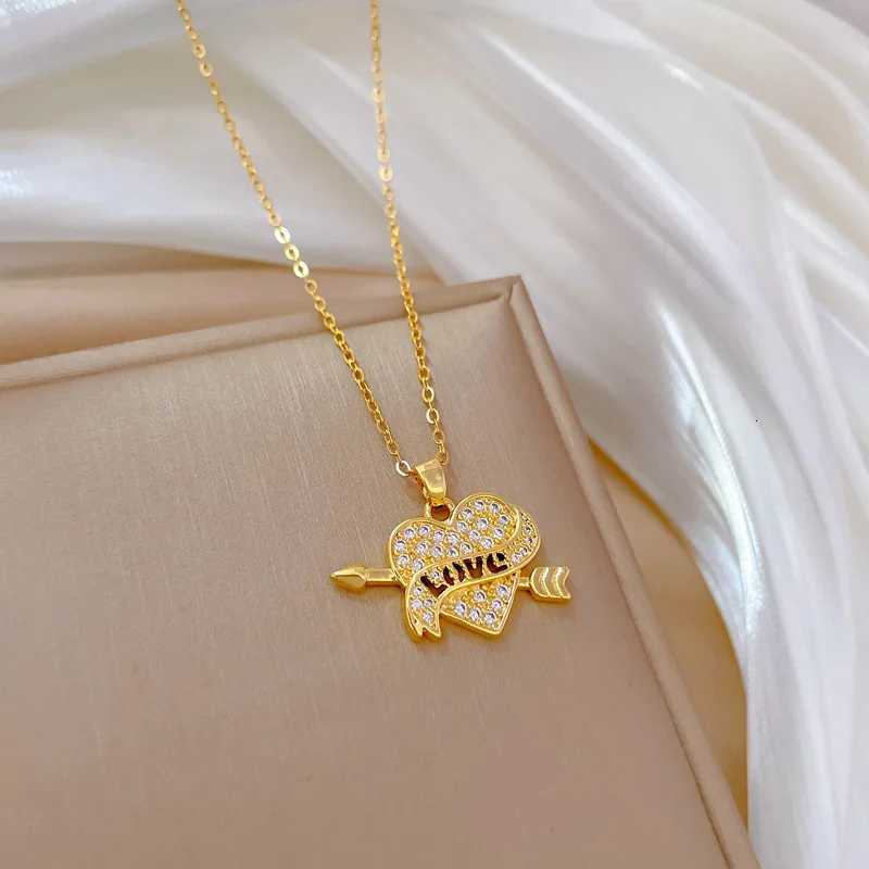 Creative Rotatable Pink Flower Necklace For Women Titanium Steel Rotatable Spinner Clavicle Choker Anti Stress Anxiety Jewelry M251216