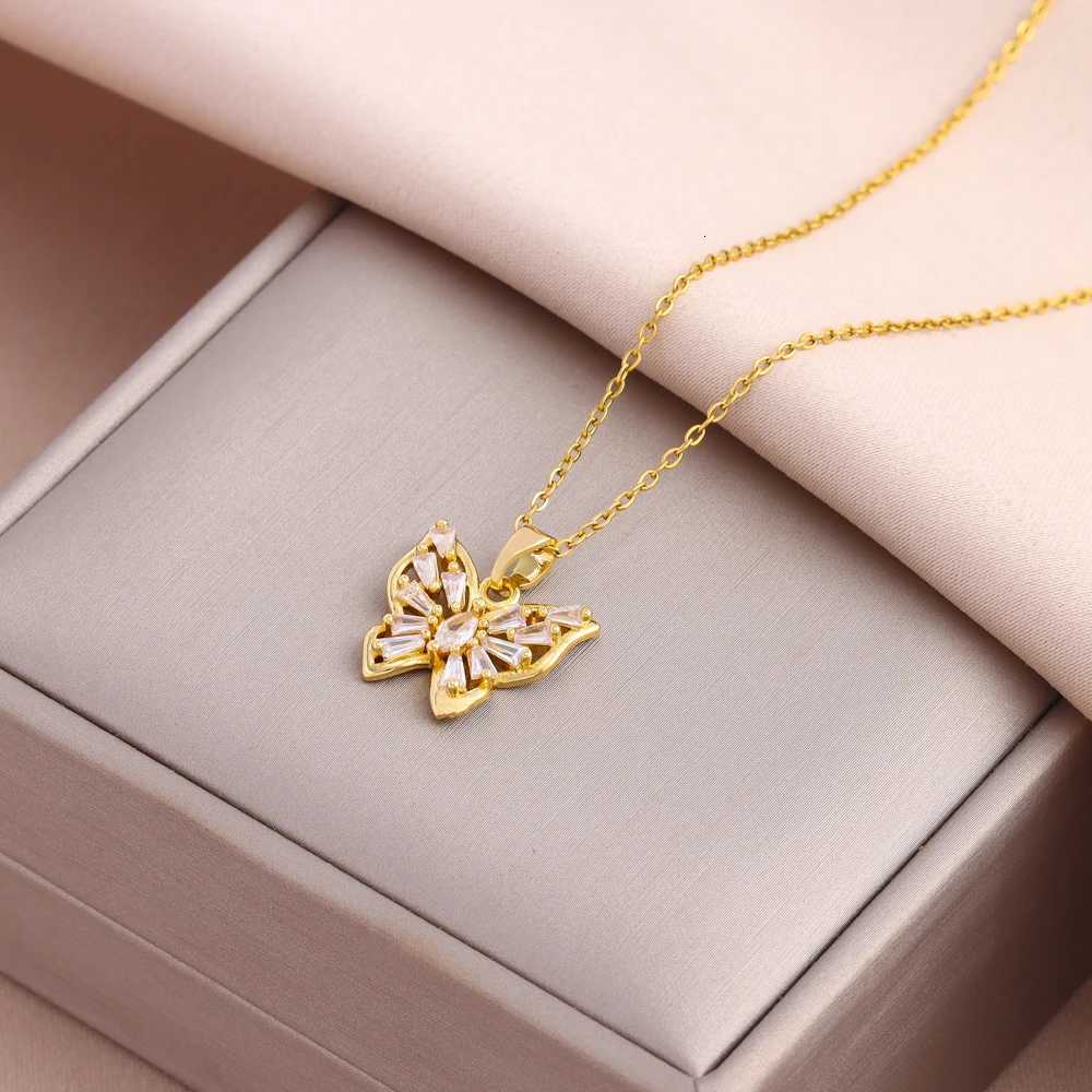 New In Sparkly Zircon Crystal Butterfly Pendant Necklaces For Women Fashion Light Luxury Gold Color Stainless Steel Neck Chain M251216