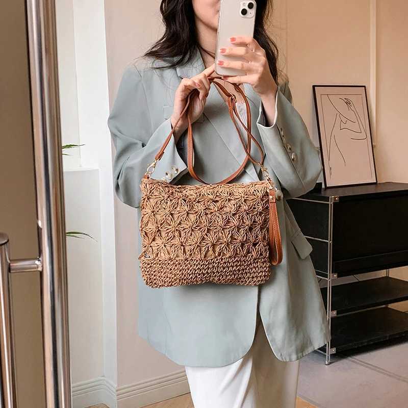Summer Beach Women Straw Rattan Weave Shoulder Crossbody Bag Hollow Design Female Daily Messenger Handbag M251216
