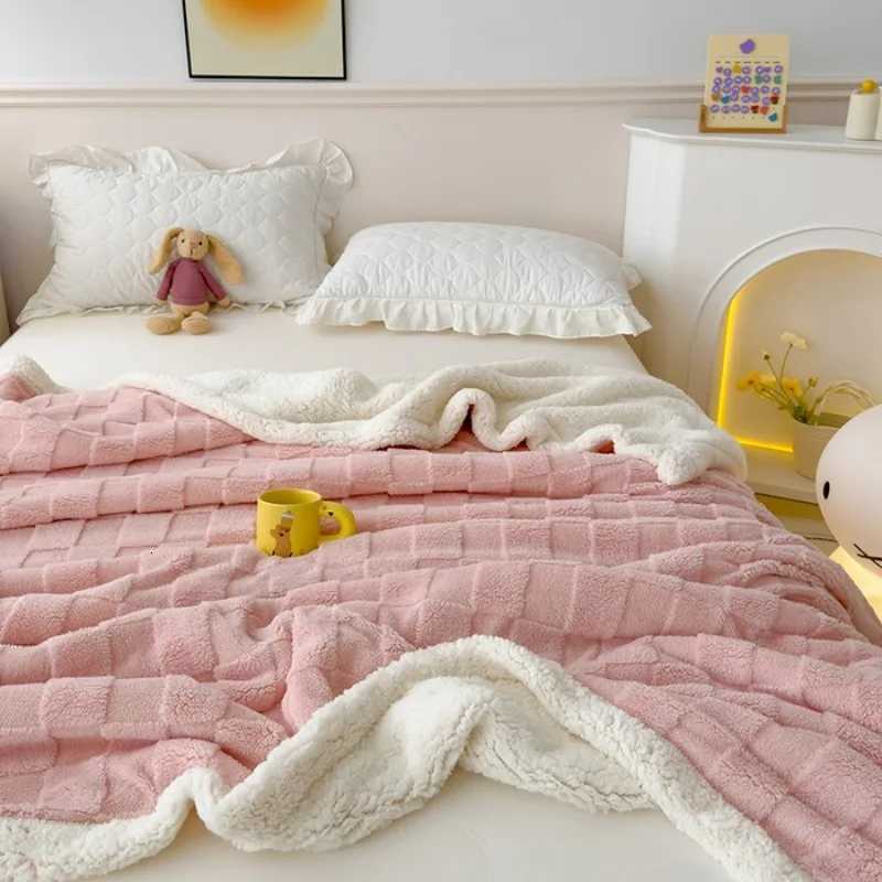 Warm Lamb Velvet Flannel Cover Blanket for Office Air Conditioning and Nap Throw Soft Woolen Blanket for Bedding Sofa H251216 - view 5