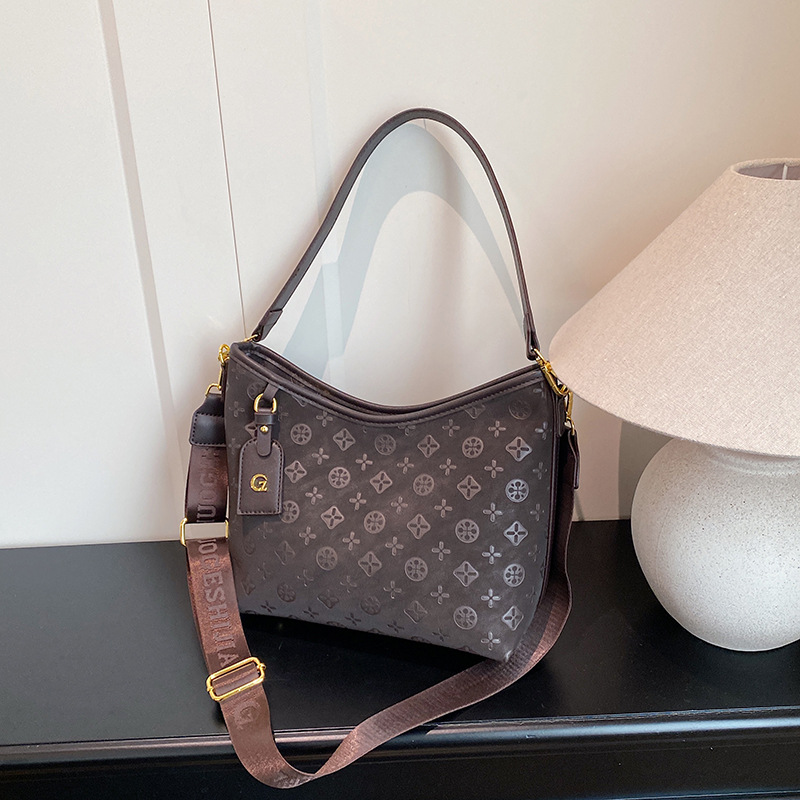 Free delivery designer shoulder bag Simple and comfortable women's crossbody bag casual and lightweight shoulder bag