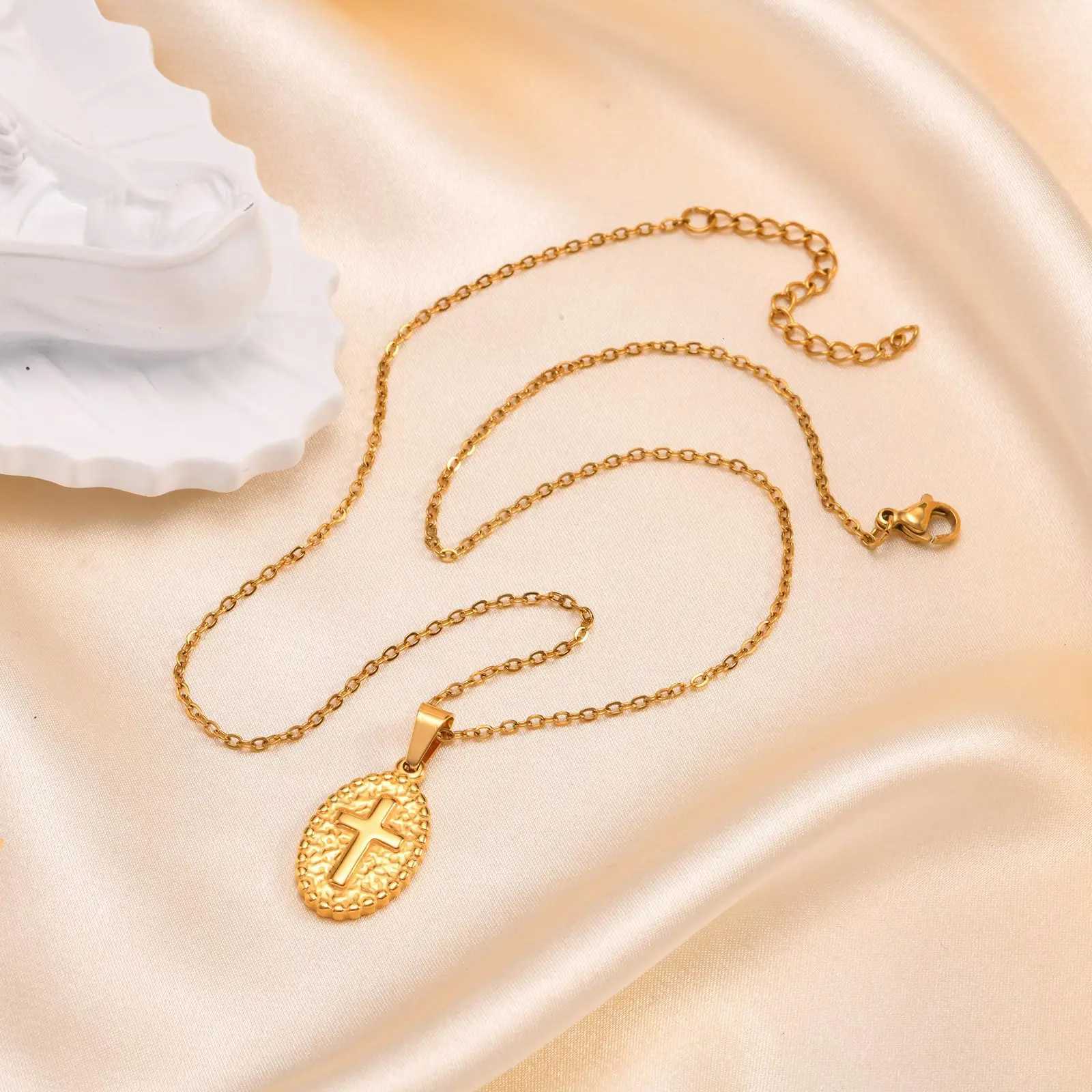 Oval Stereo Cross Pendant Necklace Simple Girls Collarbone Necklace M251216