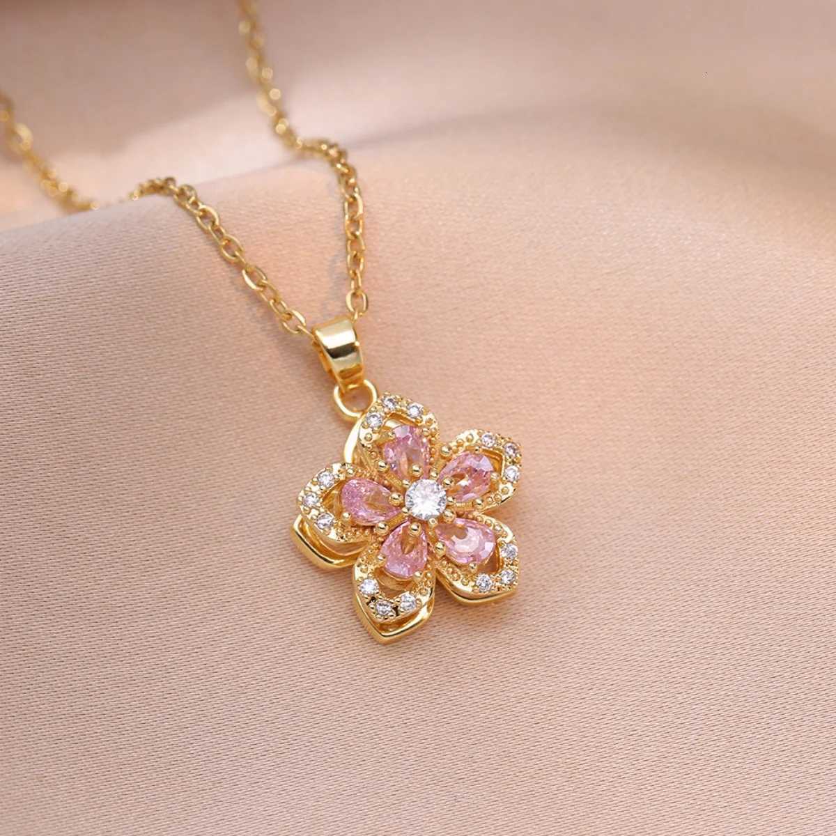 Light Luxury Shiny Zircon Rotatable Flower Pendant Necklace For Women Stainless Steel Romantic Spin Floral Plant Choker Jewelry M251216