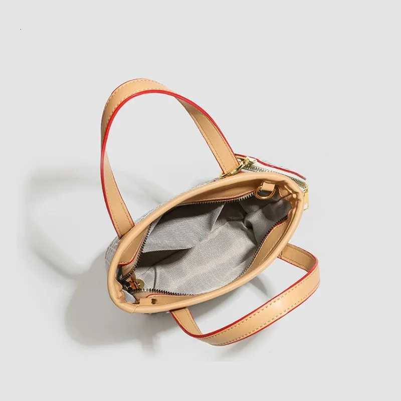 This checkerboard pattern fashionable and versatile hand-held crossbody vegetable basket small bag M251216