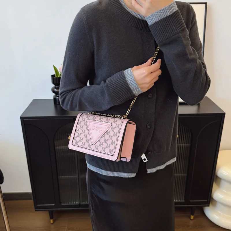 The new letter print small square bag is a trendy versatile and high-quality single-shoulder crossbody bag M251216