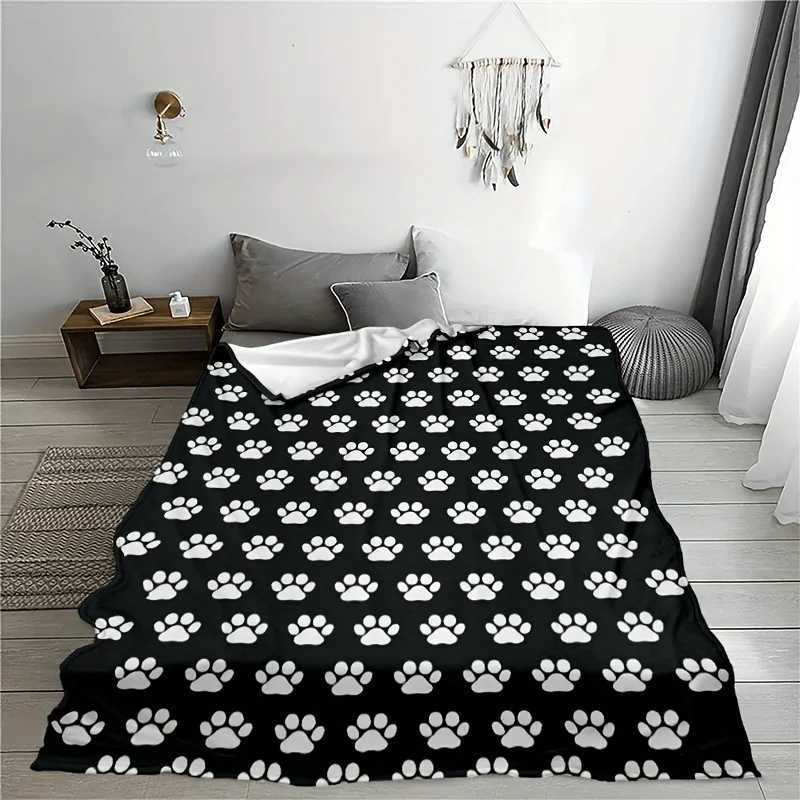 1pc Dog Paw Print Fleece Blanket Soft Plush Flannel Throw For Pet Lovers Cozy Bedding Home Decor - Black And White H251216 - view 6