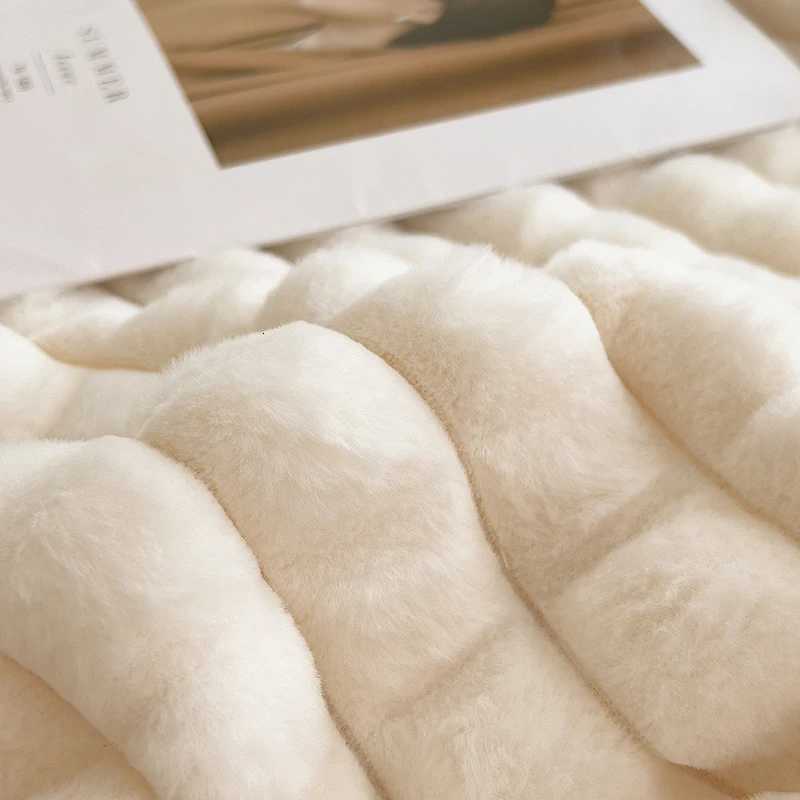 Luxury Double Layer Faux Rabbit Fur Throw Blanket Soft Warm White Striped Office Nap Sofa Blankets Queen Double Fluffy Bed Plaid H251216 - view 7