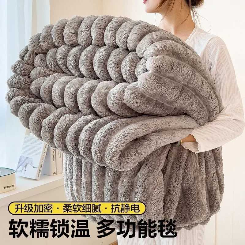 Solid Color Luxurious Faux Rabbit Fur Throw Blanket Soft Warm Winter Blanket with Heat Retention Blanket for Office Home Travel H251216 - view 7