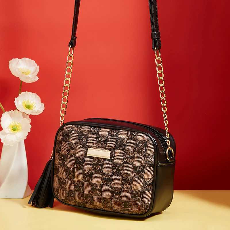 Shell Bag Stylish Plaid Design Shoulder Bag Storage Chic Crossbody Pocket for Women Vintage Tassel Messenger Bag Small Handbags M251216